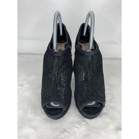 Rue 21 Womens Black Peep Toe Heeled Booties Size 8 - Picture 2 of 8